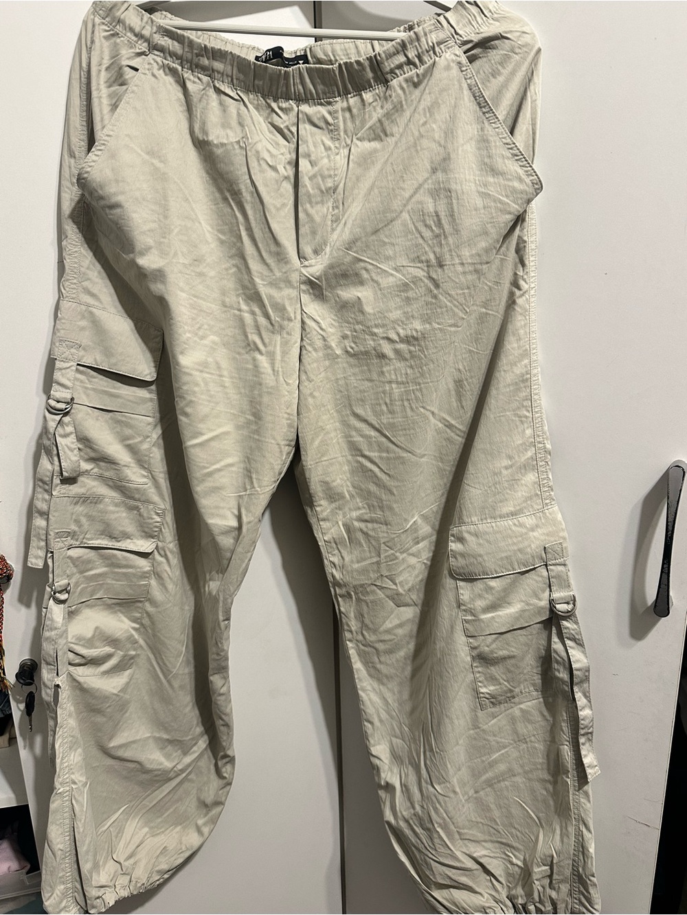 Women’s Lightweight Cargo Pants in Light Beige